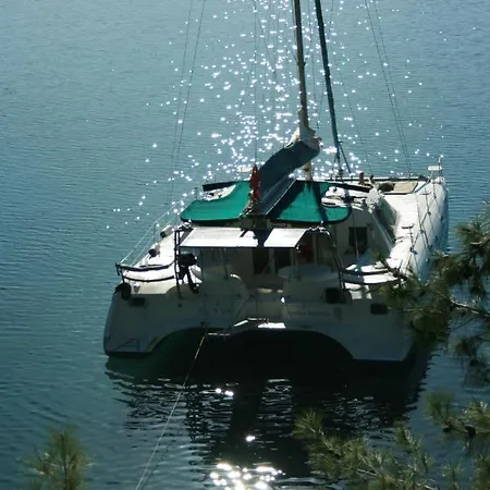 Bådhotel On Y Va , Delightful 3 Bedroom Catarmaran, With Skipper Marmaris