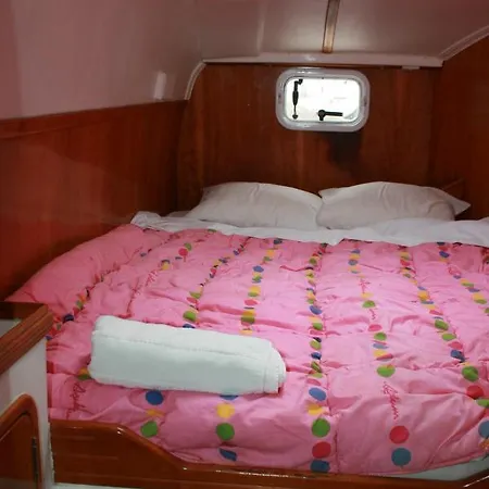 Bådhotel On Y Va , Delightful 3 Bedroom Catarmaran, With Skipper Marmaris