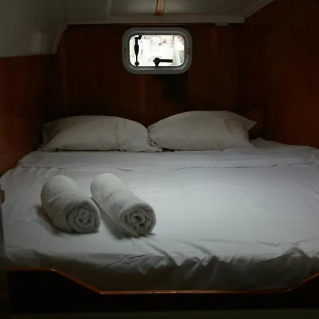 بوتيل On Y Va , Delightful 3 Bedroom Catarmaran, With Skipper *
